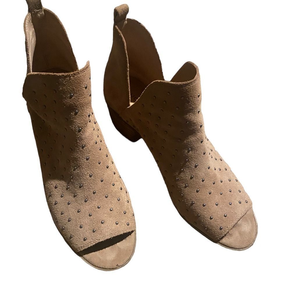 Lucky Brand Suede With Platinum Accents Suede Shoes Excellent Size 95m